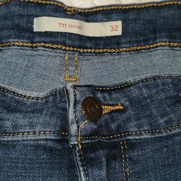 Levi Strauss & Co 711 Skinny - Picture 8 of 8
